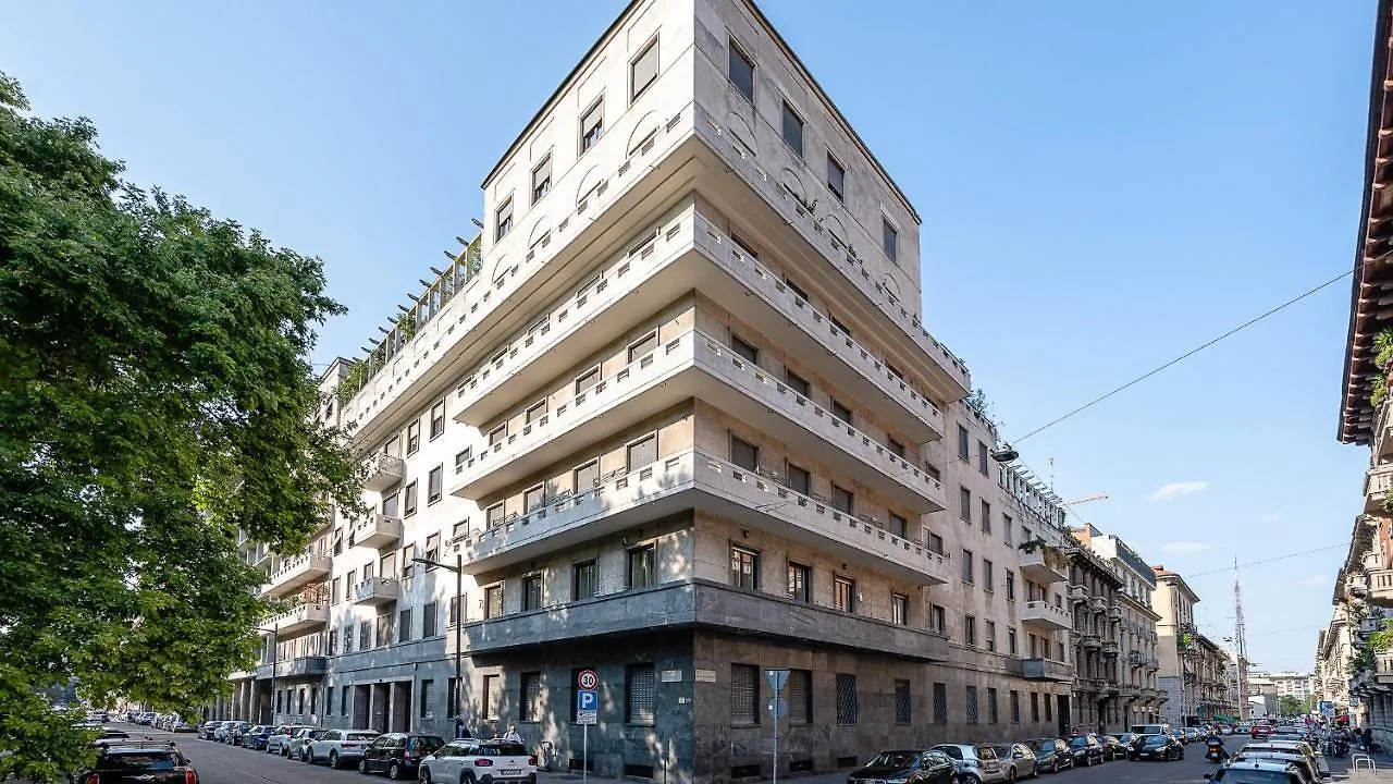 Classbnb - Due Moderni Appartamenti A 1Km Dall\'Arco Della Pace contacts