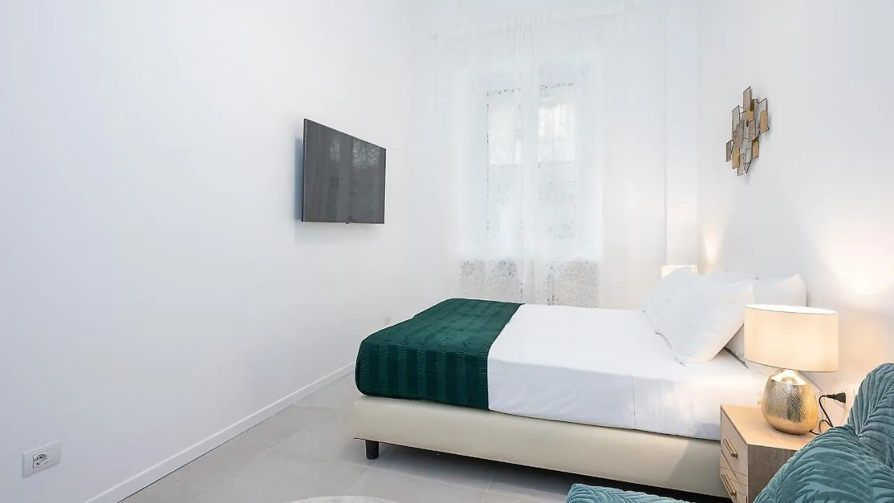 Classbnb - Due Moderni Appartamenti A 1Km Dall'Arco Della Pace Milan 0*,  Italy